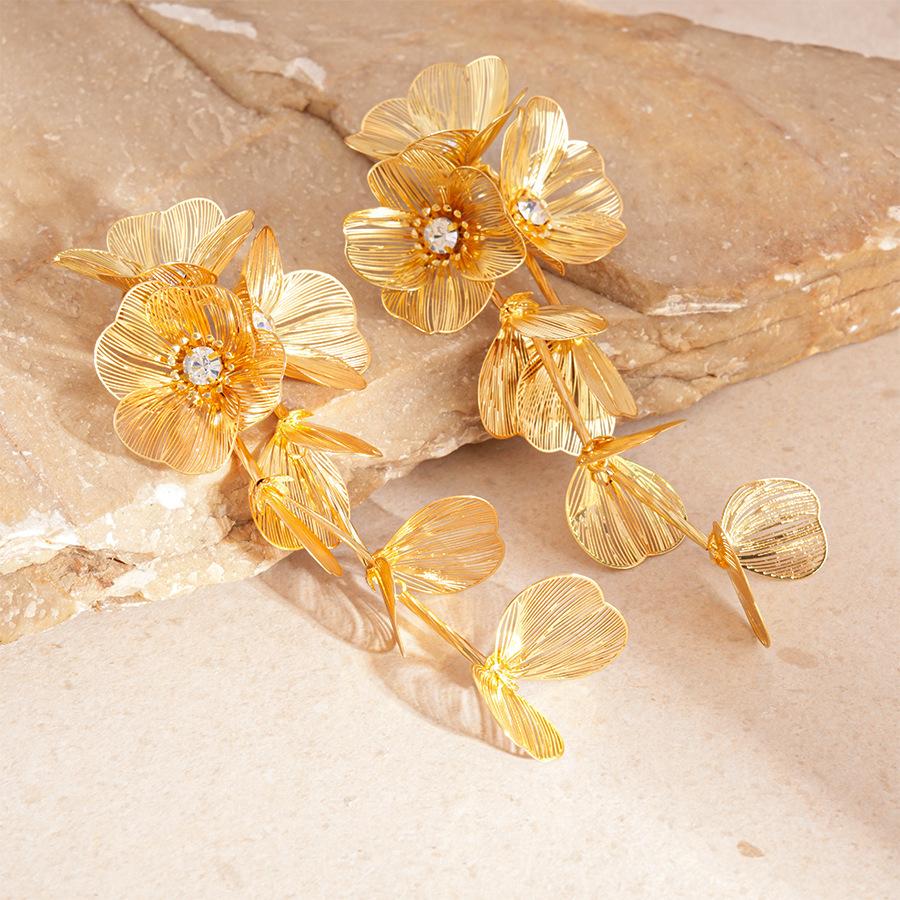 Metallic diamond-encrusted flower petals fringed silver needle earrings personalized vacation style temperament earrings