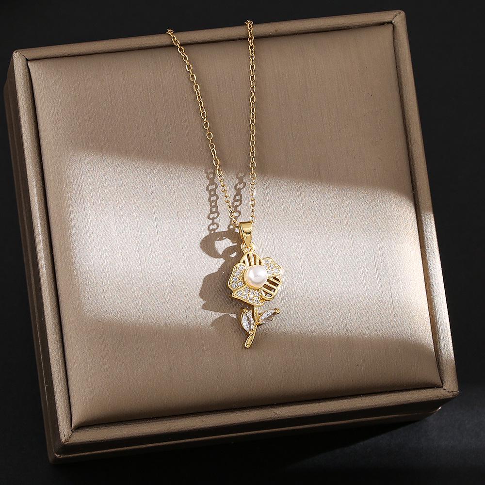 Elegant Korean Micro-Inlaid Titanium Necklace - Luxurious Women's Clavicle Chain, Non-Fading, Unique Minority Design.