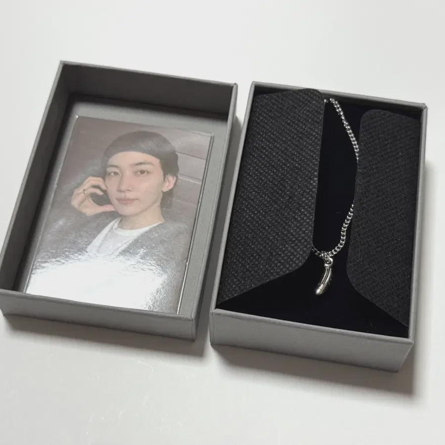 

Фотокарточка с ожерельем на 9-ю годовщину Jeong Seventeen Foca Goods