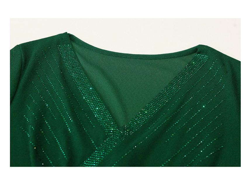 European Spring/Summer 2023 V-neck Mesh T-shirt with Rhinestone Cutout: Women's Fashionable Slimming Base Shirt