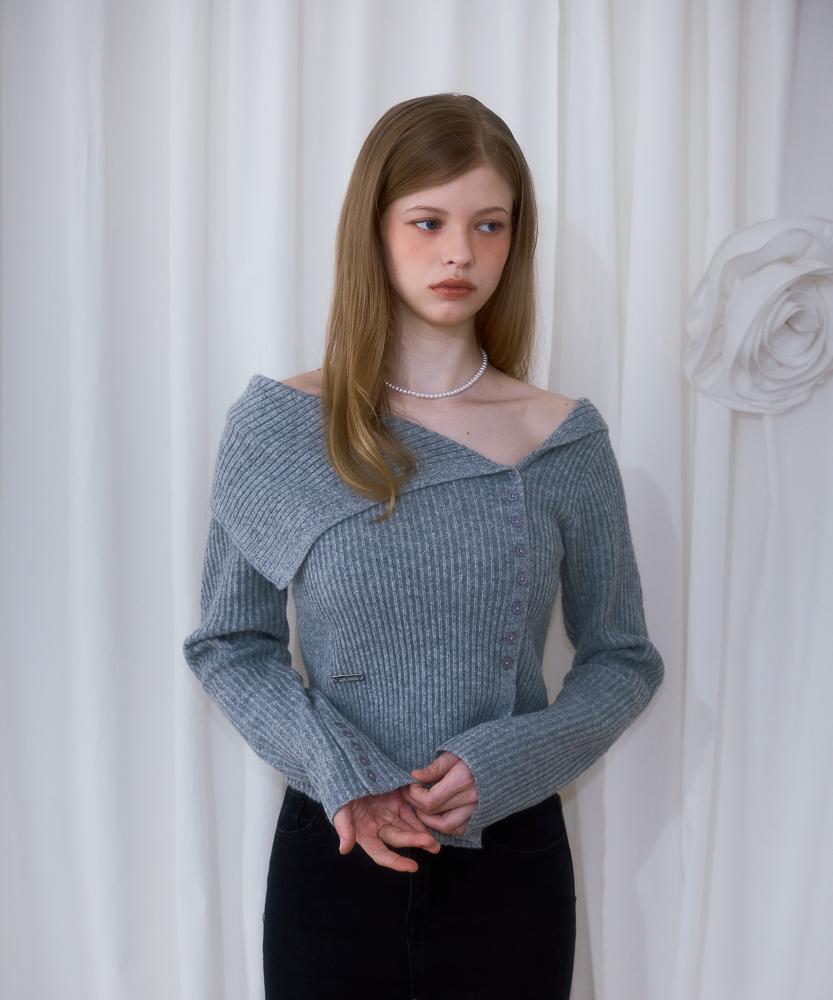 ROSEFRANTZ Unbalance Collar Button Knit [Gray]