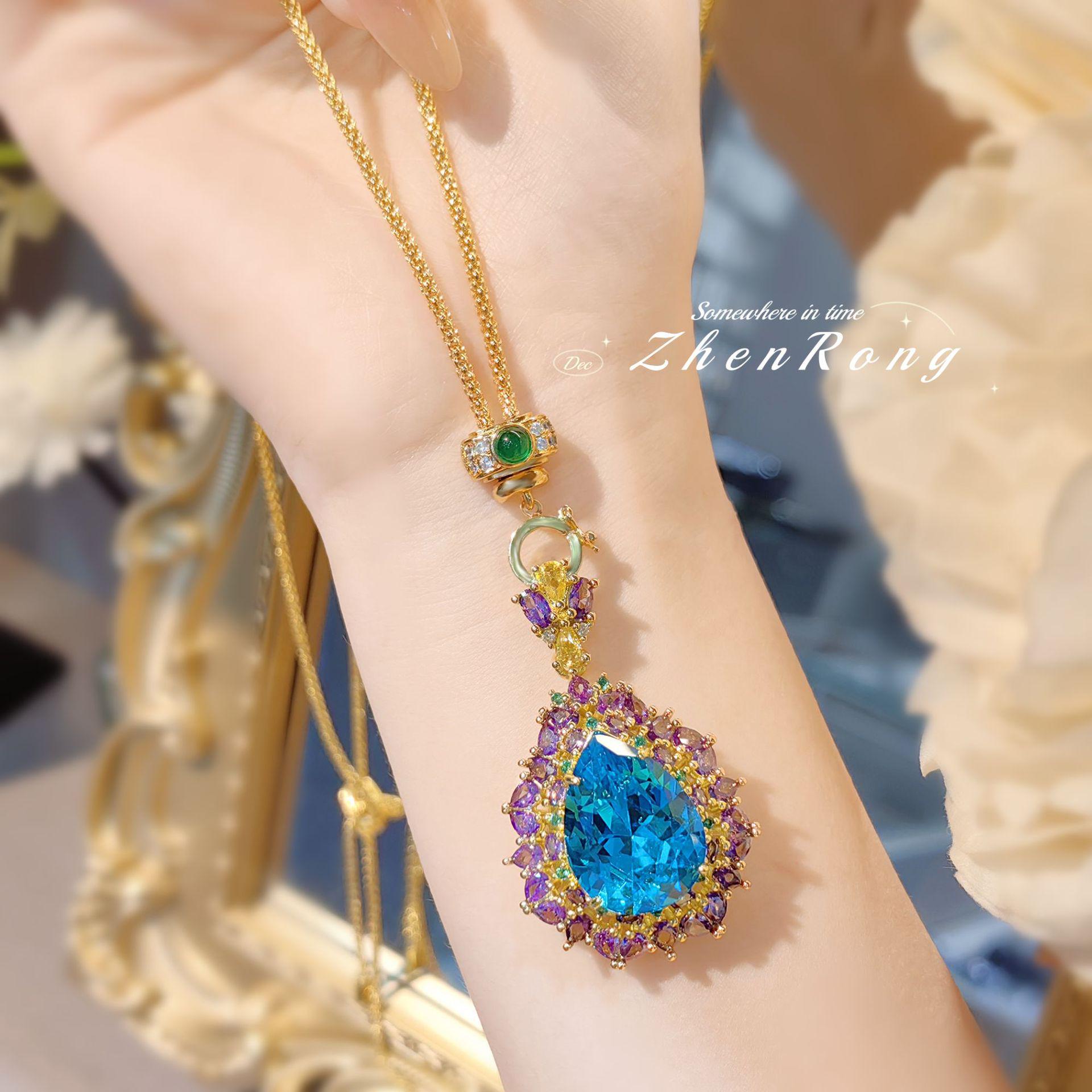 

Розкішне намисто зі швейцарського блакитного топазу та фіолетового діаманта з підвіскою-аквамарином