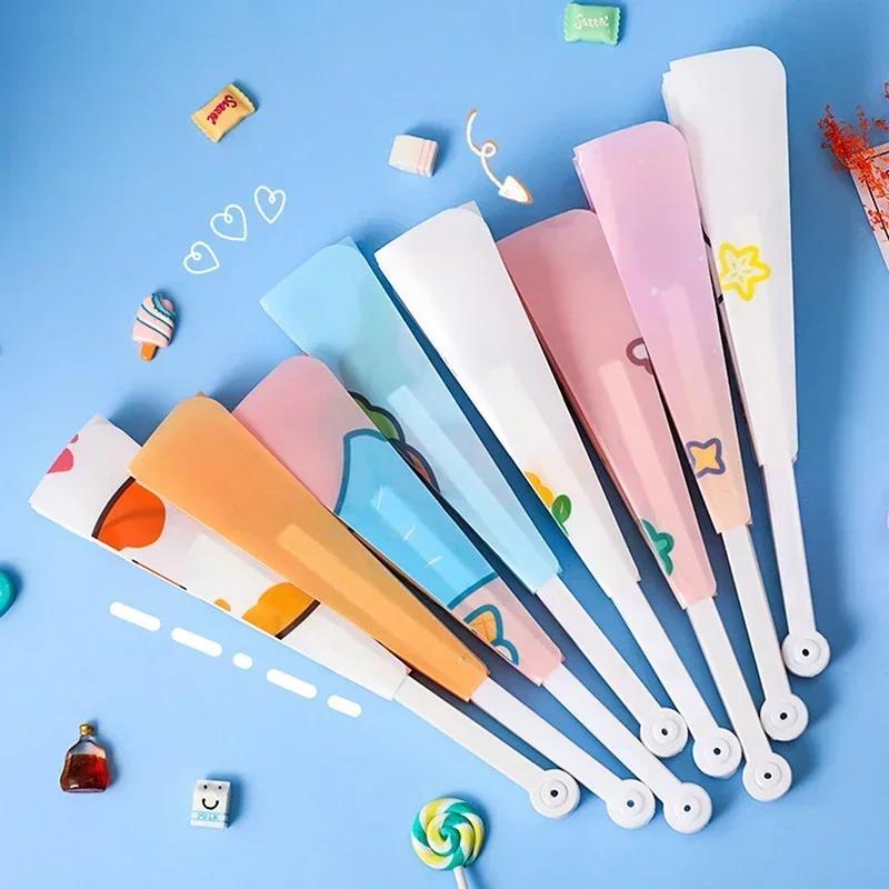 1-50PCS Été Mignon Dessin Animé Pliant Éventail 7 plis Éventail Portable à Main Éventail Pliant en Plastique Dessin Animé Décoration de Maison Mignonne Comme Cadeaux