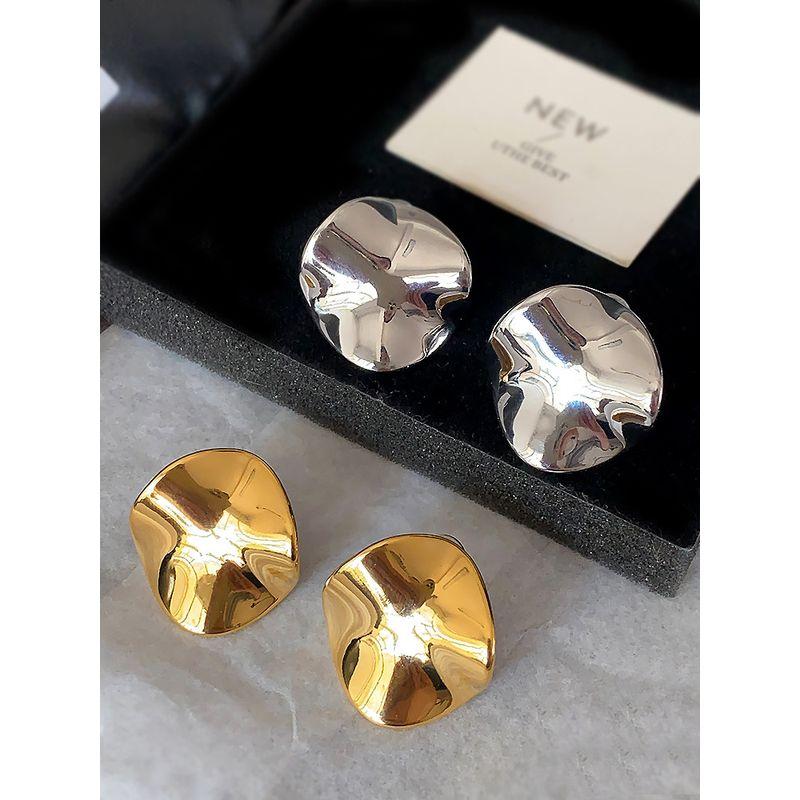 Glossy Metal Curved Disc Earrings 2026 New Popular European and American Style Earrings Light Luxury High-End Minimalist Style Ear Studs