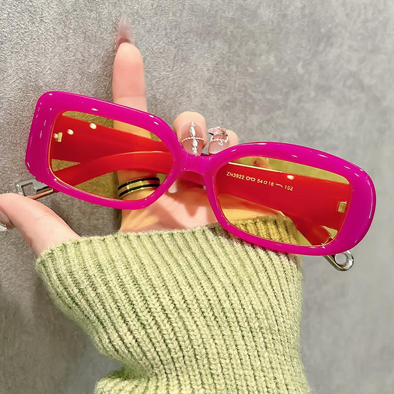 Retro small square sunglasses for both men and women, with a high-end look and a slimming effect on large faces