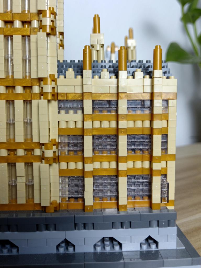 Famous Big Ben Micro Mini Building Blocks Crafted Replica Adult Construction Bricks for Leisure and Entertainment