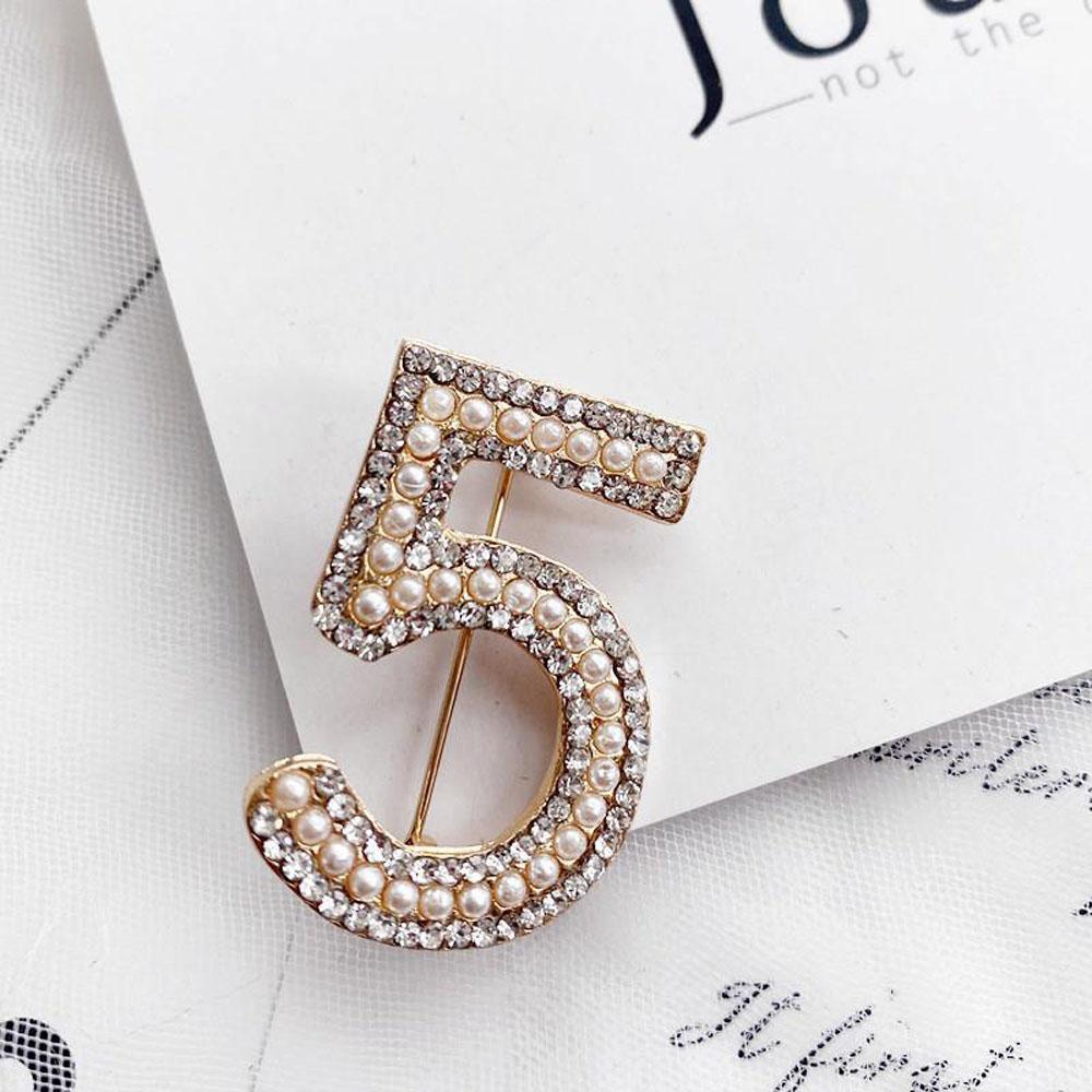 Numeric Lapel Pin Rhinestone Lapel Pin Number 5 Brooch Blossom Corsage Gold Alloy Insignia Digit Five Badge For Elegant Sweater