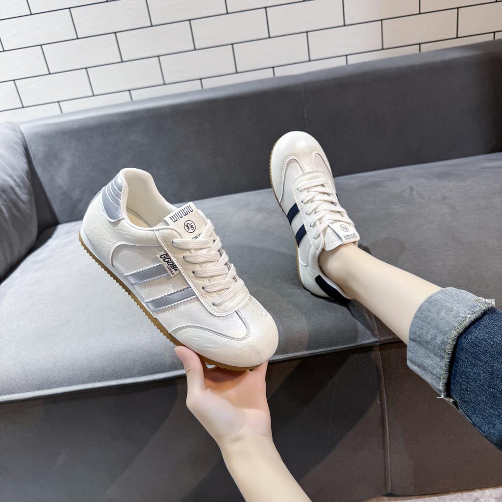 Retro German training shoes women's 2025 new spring and autumn popular flat-soled soft-soled leather-faced white shoes one-pedal casual shoes