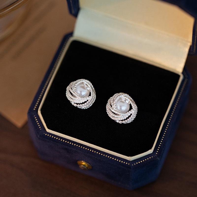 Silver Needle Retro Pearl Stud Earrings: Elegant, Luxurious, Versatile French Style for Women