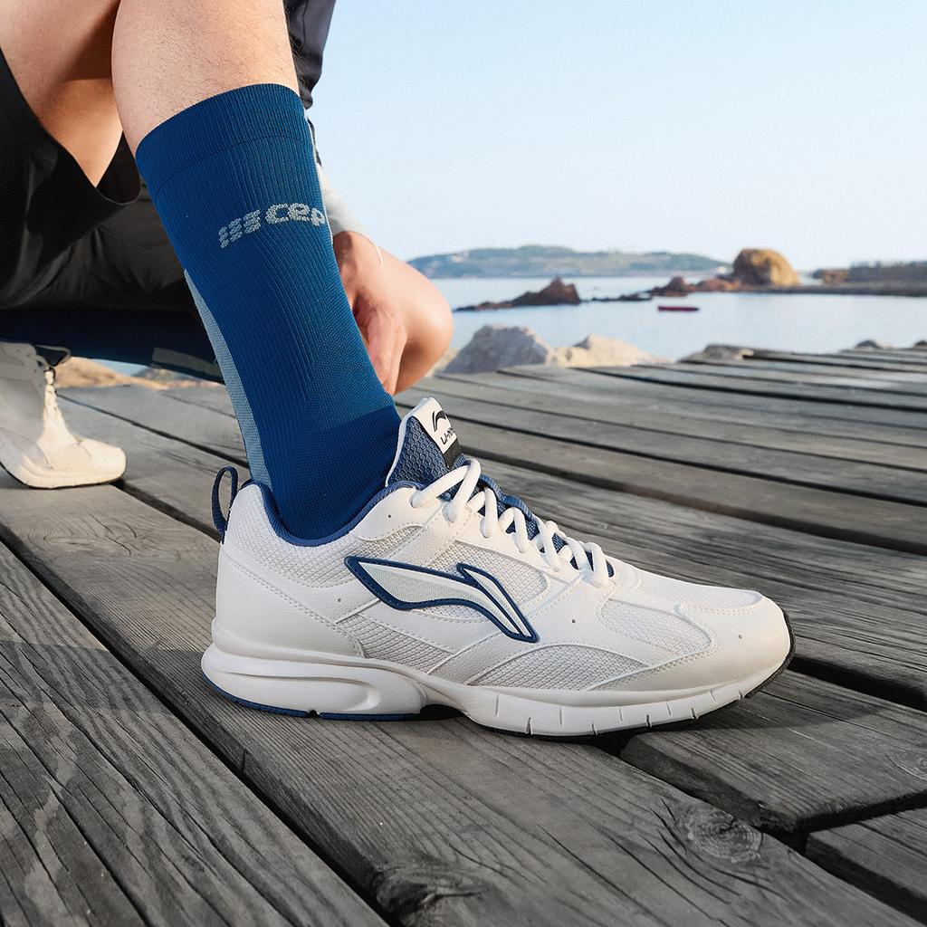 Li Ning R037 Fabric Cushioning Slip Resistant Abrasion Resistant Breathable Low top Running Shoes Men's White Blue ARSU067-3