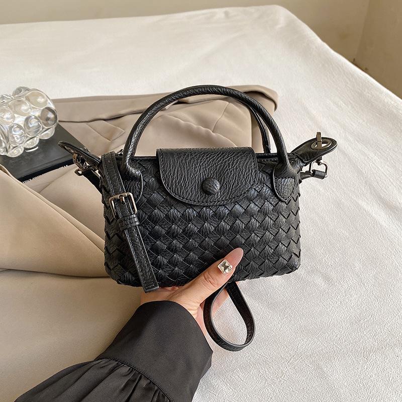 

Плетеная сумка женская новая высококачественная текстура популярная сумка-мессенджер с пельменями нишевая темпераментная сумка на плечо чёрный