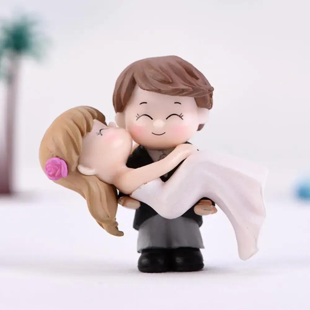 Sweet Couple Bride Groom Model Miniature Figurine Landscape Wedding Figurine Desktop Ornament Home Decor Wedding Gift Garden