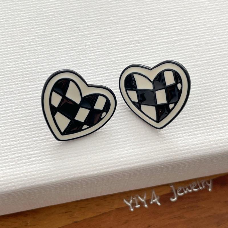 INS Stylish Statement Earrings For Women Multi Color Gridiron Plaid Enamel Metal Heart Shape Stud Casual Daily Fashion Jewelry