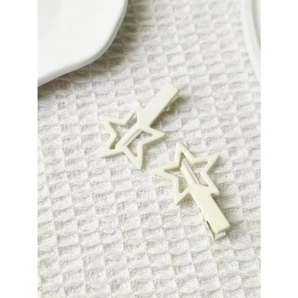 2 Stück Damen Beige Hohlstern Haarspangen und Accessoires Geeignet für den täglichen Gebrauch mit Pony