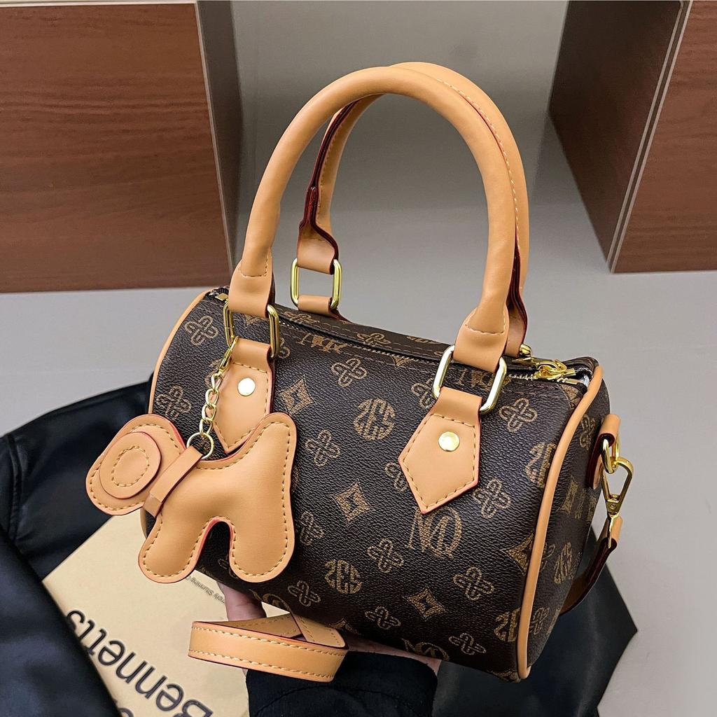 Premium Texture Fashion Portable Pillow Bag Bag Women'S Shoulder Crossbody Boston Bag