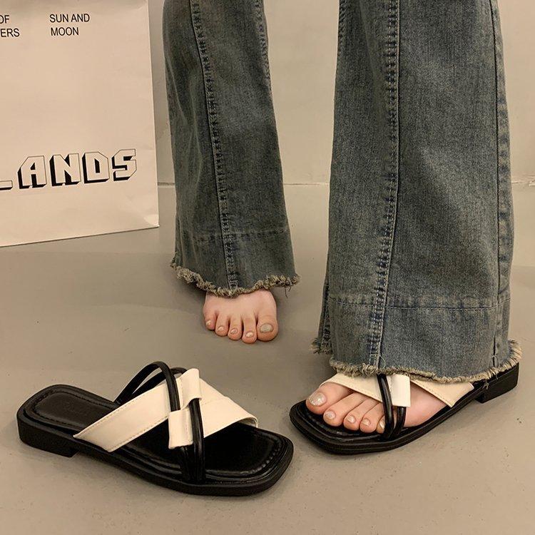 

Fairy style with skirt flat bottom cool slippers female summer wear fashion high sense 2025 new go out beach shoes 40
