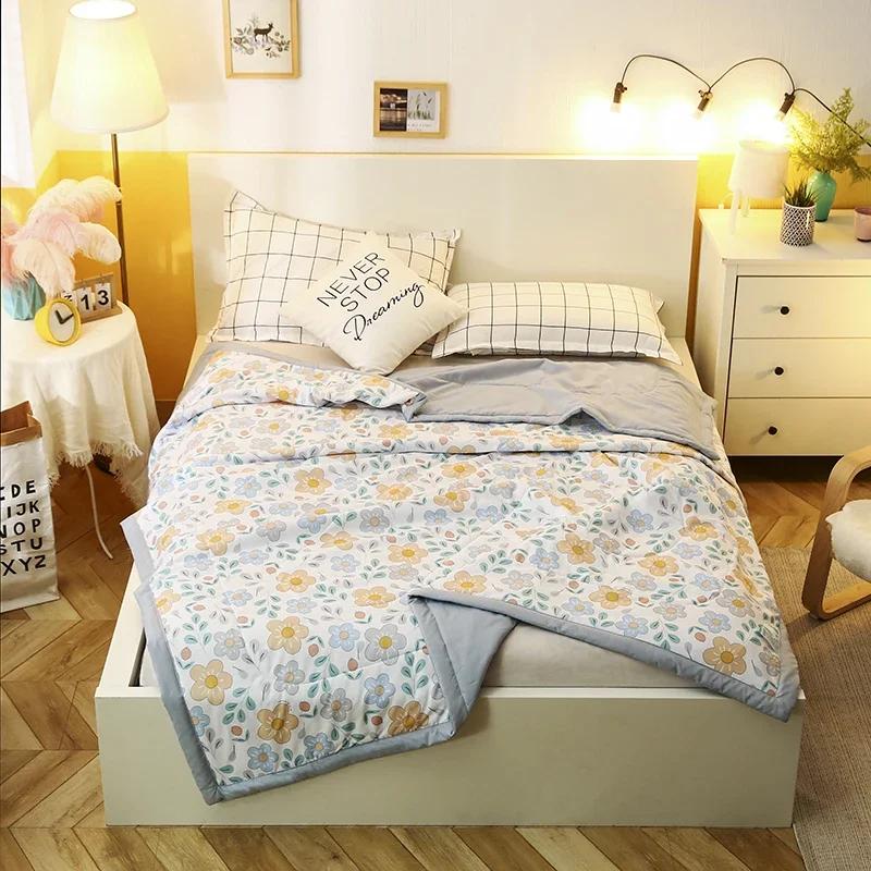 Love Heart Daisy Pattern Summer Quilt Modern Fashionable Skin-friendly Comfortable Air Conditioning Quilts for Kids Boys Girls