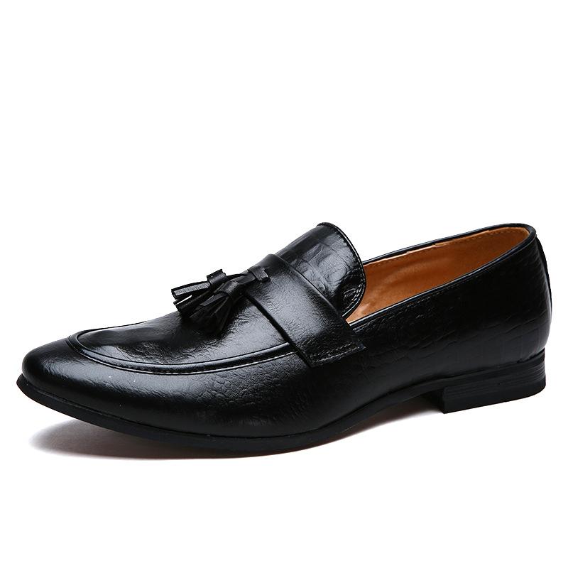 2025 spring tassel men's large size Korean version breathable casual lazy shoes hairstylist foreign trade leather shoes men