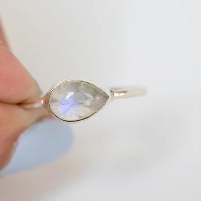 Rainbow Moonstone päron Ädelstensring, Solid 925 Silver Ring, Birthstone Ring, Bezel Ring, Present till mamma, Silversmycken