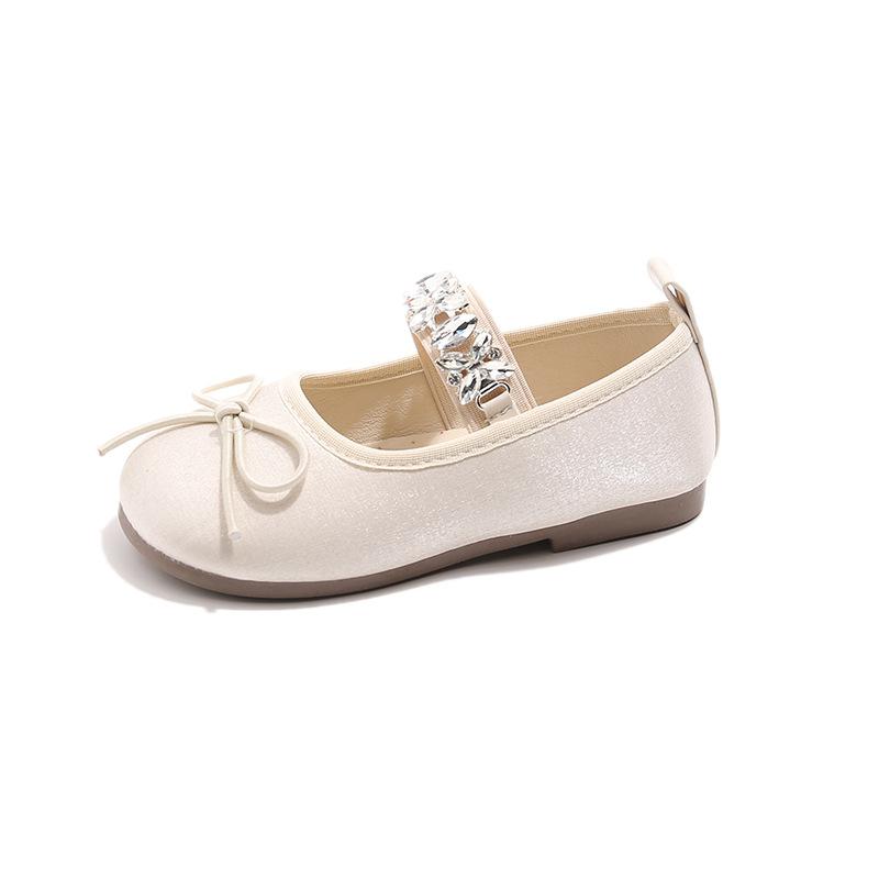 

Туфли принцессы для девочек весна 2025 популярные туфли из маленькой кожи со стразами мягкая подошва нескользящие туфли для выступлений для маленькой девочки танцевальные туфли 23-25 yards one hand shot 3 pairs