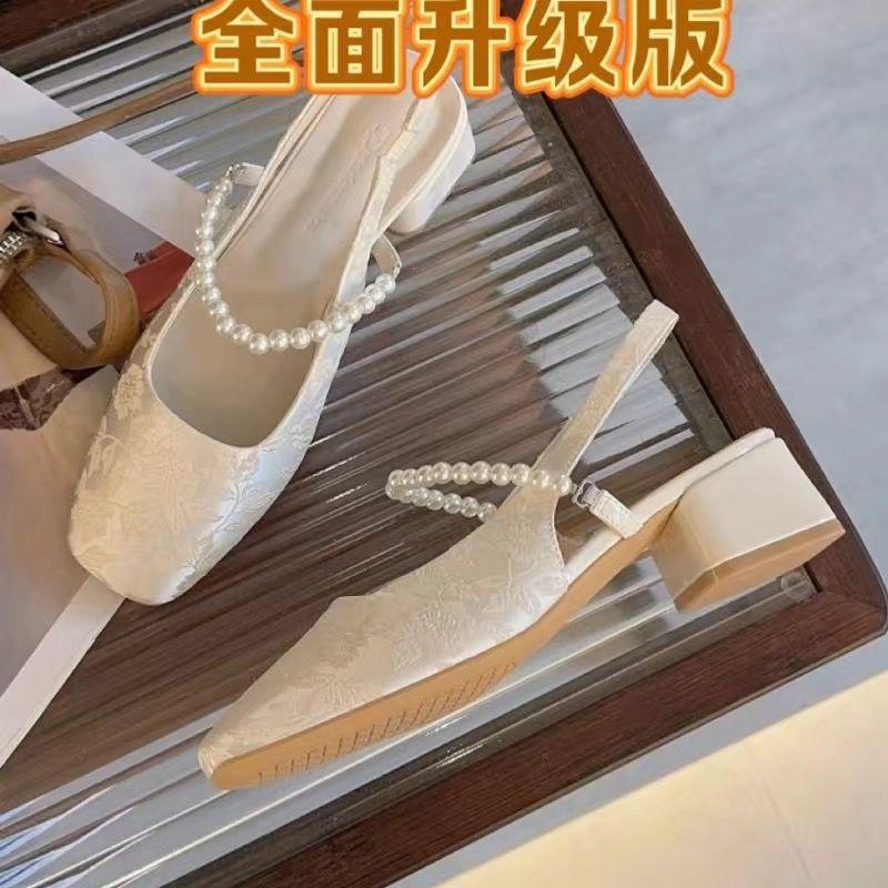 

Guofeng New Chinese Embroidery Pearl Baotou Sandals Women s 2025 New Thick Heel Middle Heel Square Head Fairy Single Shoes Women s positive size and positive shot.