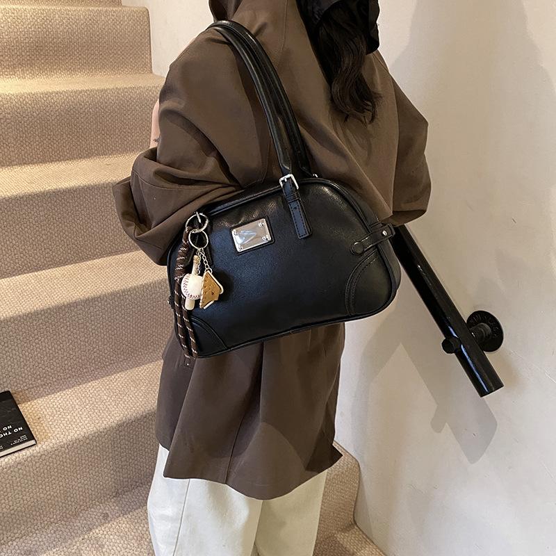 Premium Sense Large Capacity Bowling Handbag Women's 2025 New Fashion Texture Shoulder Bag Hand Bag