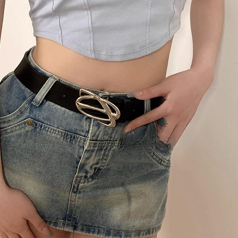 Retro Black Elegant Waist Belt For Women With Unique Design For Everyday Wear