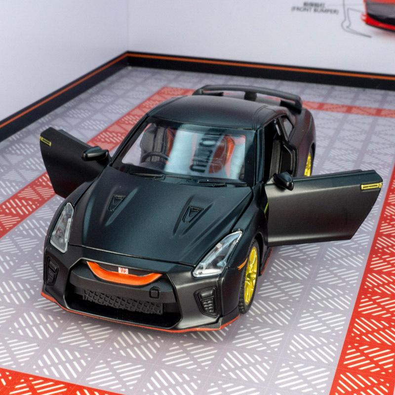 1/32 Adatto per GTR R35 50th Anniversary Mold Toys Car Toys Modelli di auto Giocattoli in metallo Serie di auto Giocattoli pullback per bambini