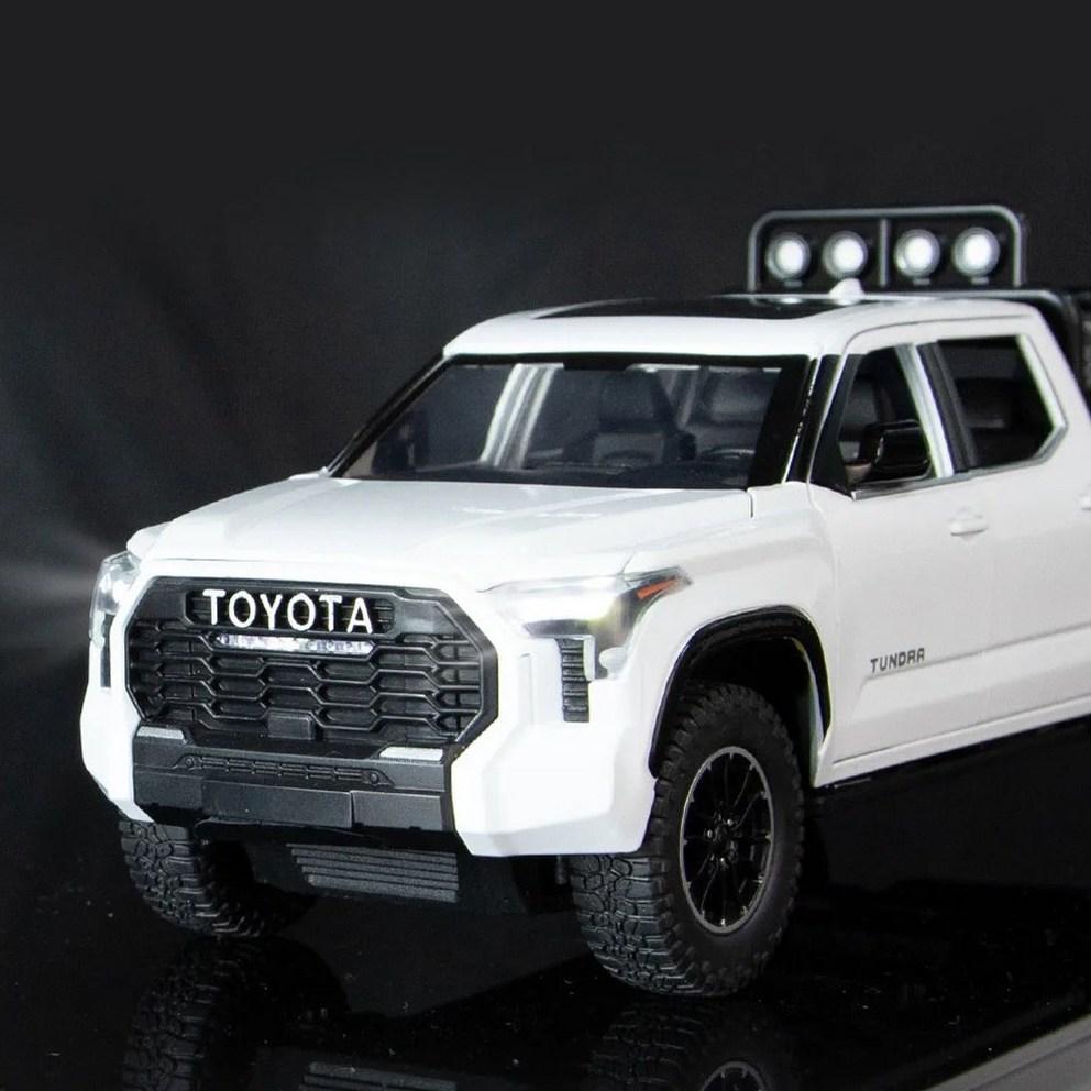 1:24 Scale Die-cast Metal Toyota Tundra Model Car - Red