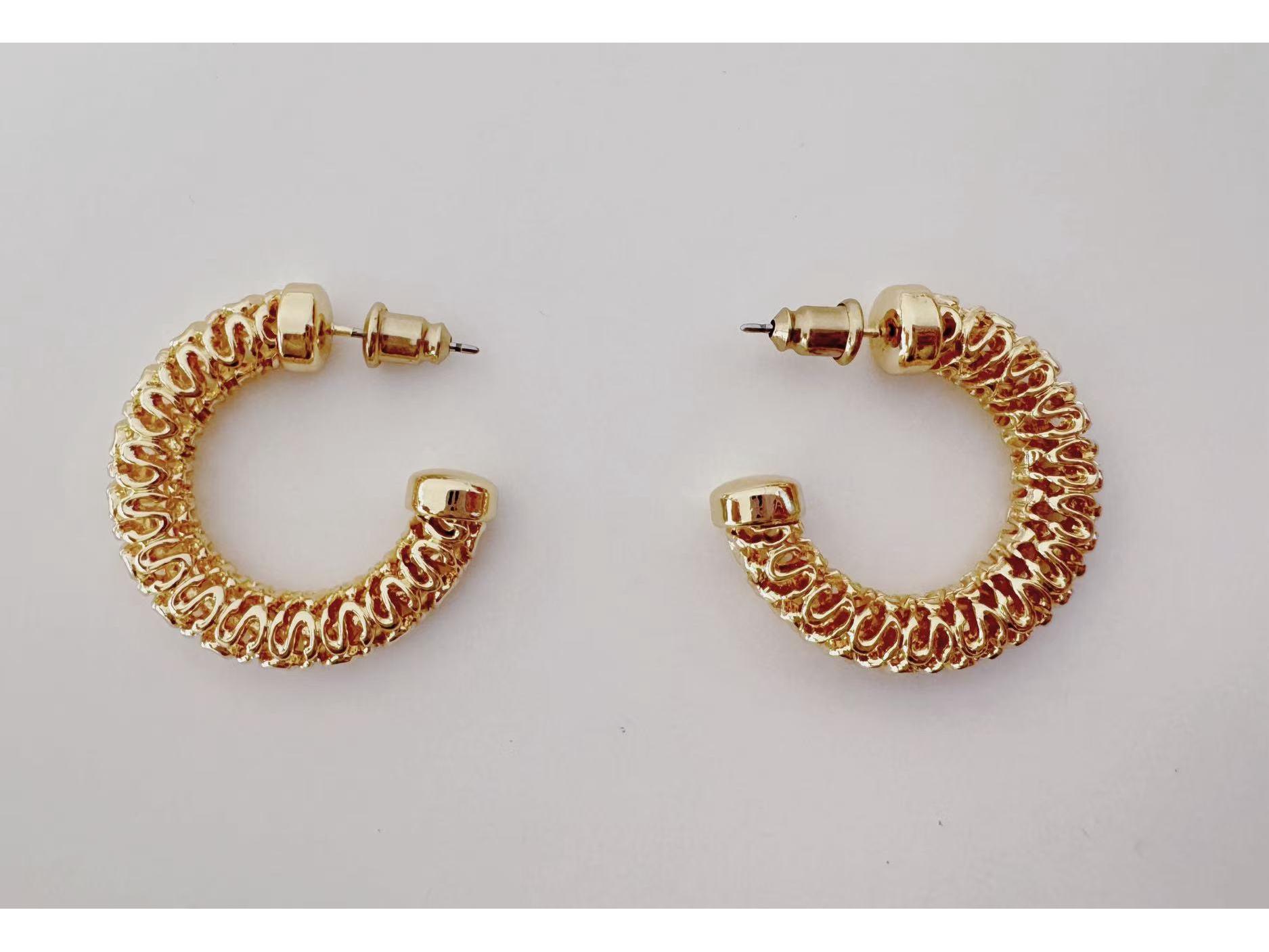 26 Spring Shaped Retro Simple Ear Cuff Earrings - Niche Woven Hollow Textured C-shaped Studs