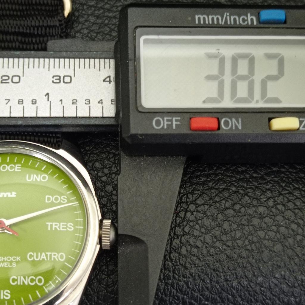 INDIAN VINTAGE HMT HAND-WINDING MENS GREEN COLOR DIAL WATCH A702815-1 R211-a702815