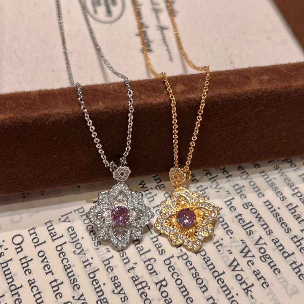 Mermaid Princess Clover Necklace for Women, Light Luxury Niche High-End Design Pendant Accessory, Collarbone Chain