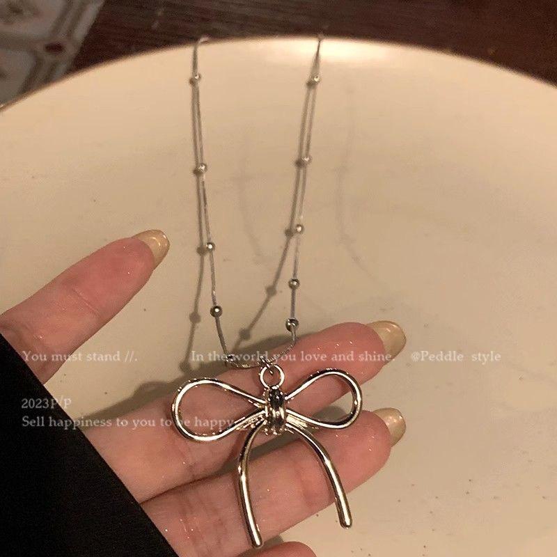 Elegant Bow Necklace: Simple, Versatile Clavicle Chain for Women - 2024 Trendy Sweater Chain