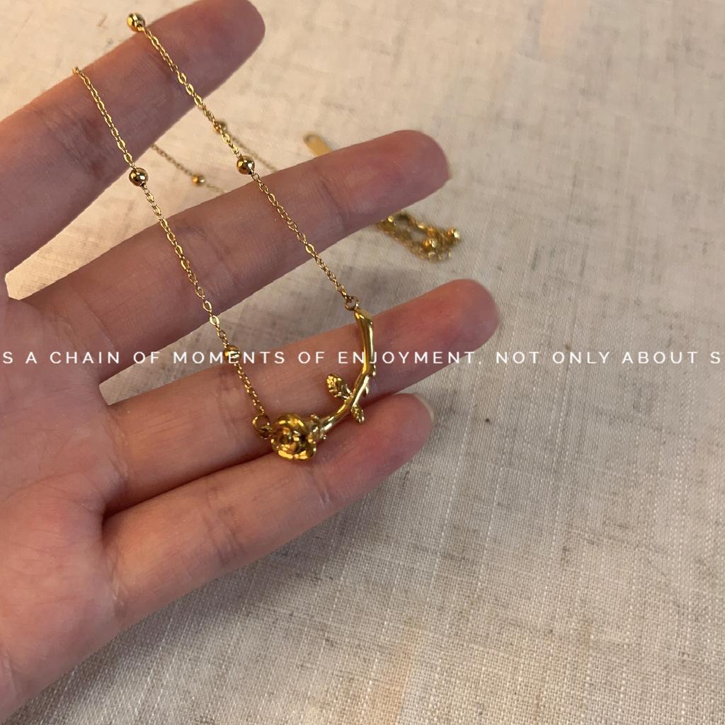 Retro lehký luxusní růžový náhrdelník s přívěskem slunce pro ženy Univerzální a neblednoucí řetízek s límcem Titanová ocel Materiál dárek