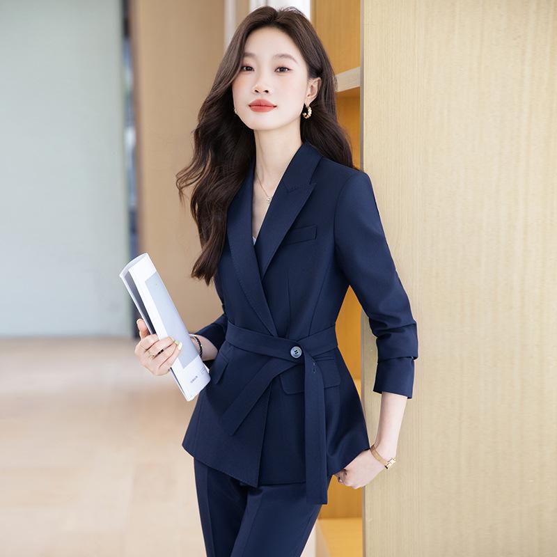 Damen High-End Herbst/Winter Empfangsanzug-Set für eine professionelle und stilvolle Präsentation