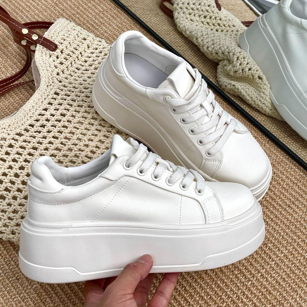 Lässige vielseitige Board-Schuhe zum Schnüren Leder Muffin dicke Sohle erhöhend College-Stil Damen weiße Schuhe