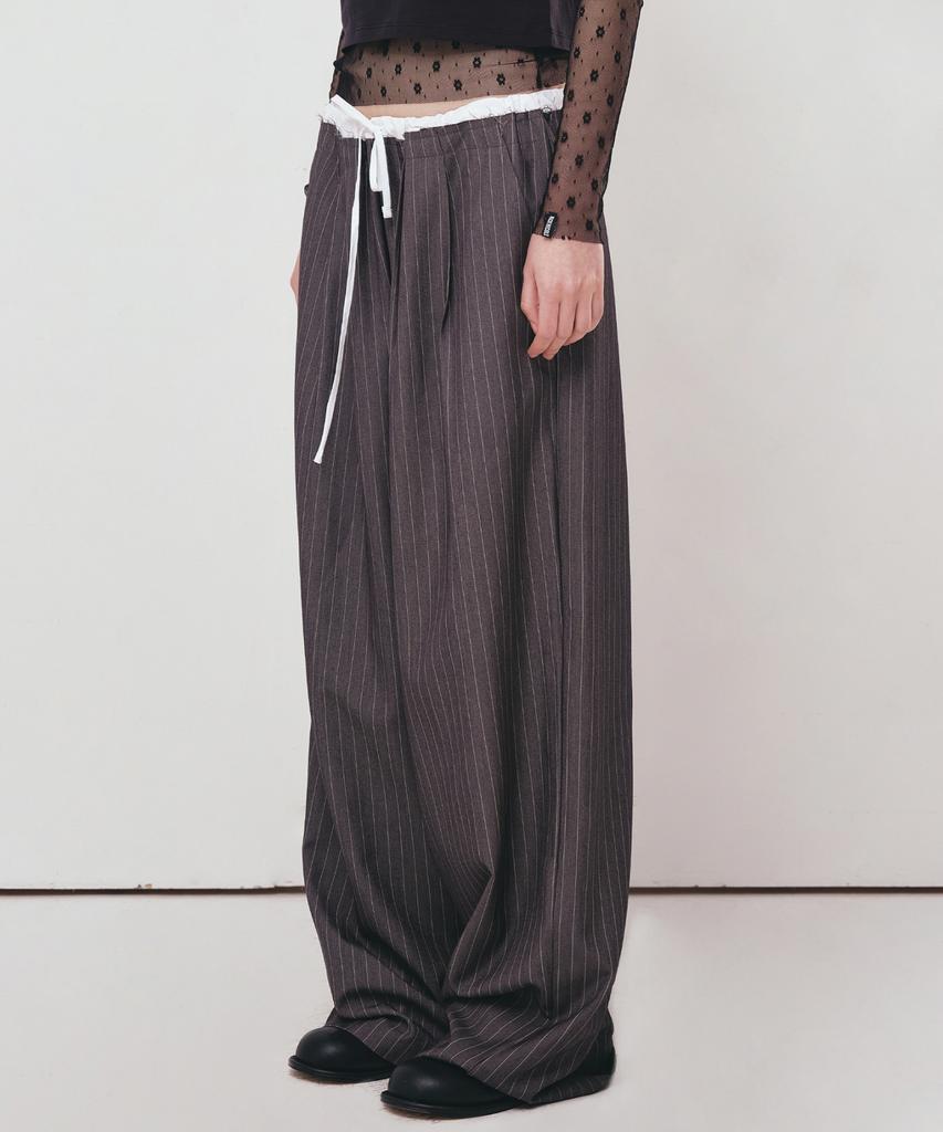Nigaennikol Stripe Layered Pintuck Slacks_Charcoal