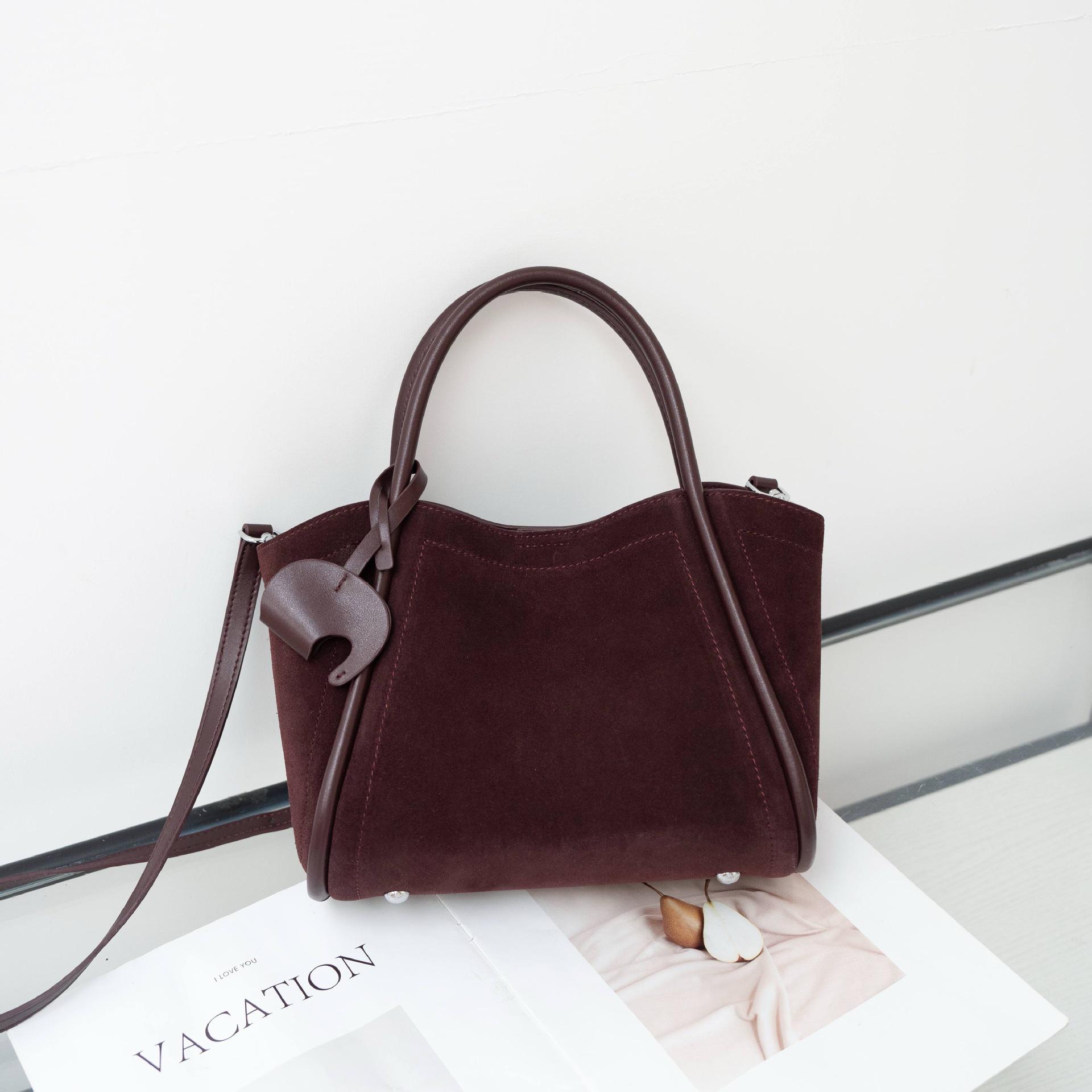 

Женская замшевая сумка кроссбоди и на плечо 2025 - Повседневная, универсальная, легкая роскошная ручная сумка-корзина для покупок 30*14*19