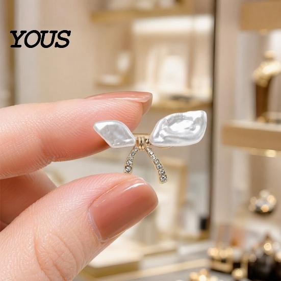 Electroplated Bow Pin Irregular Rhinestone Brooch Pin, White Alloy Lapel Decorative Badge for Clothes Bag Hat Scarf Suit Oxidation Resistant