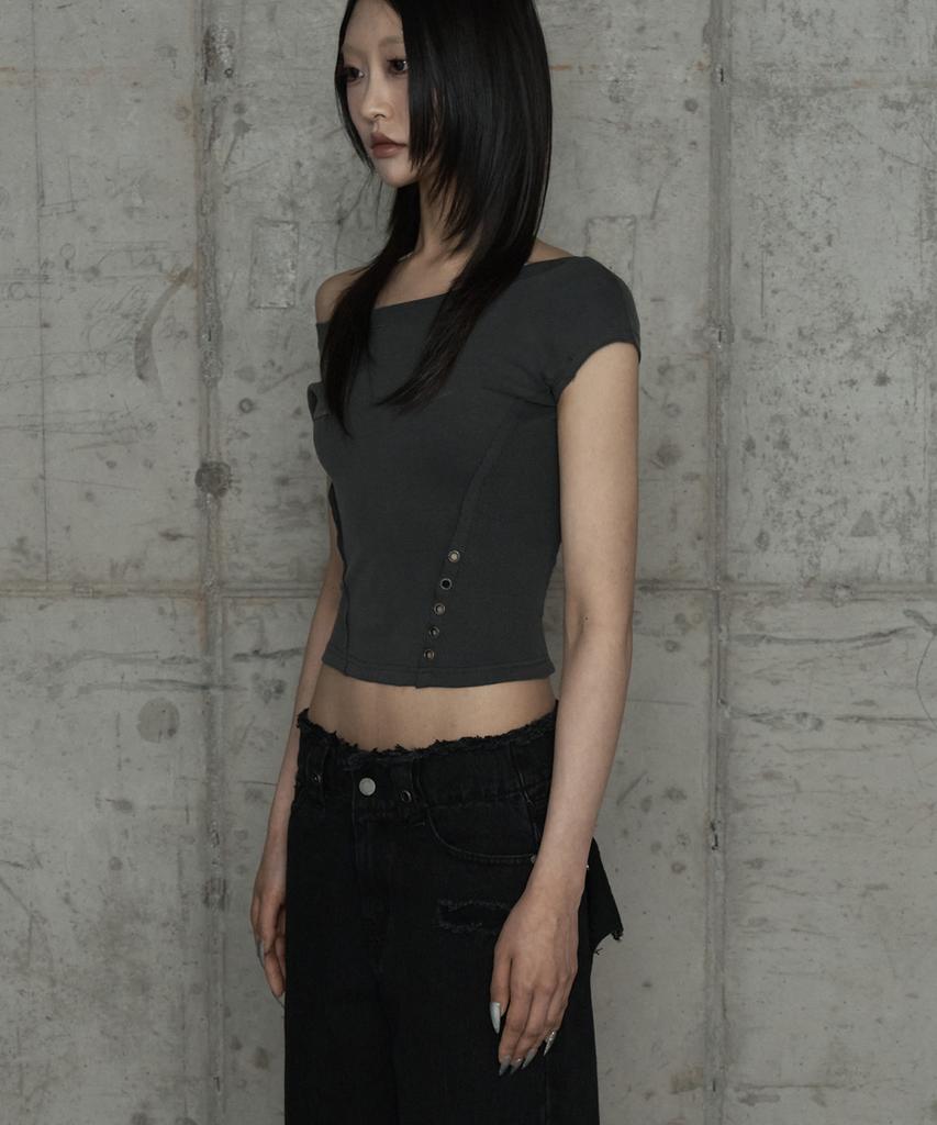 ETRE AU SOMMET Pigment Damage Panel Short Top (Dark Gray)