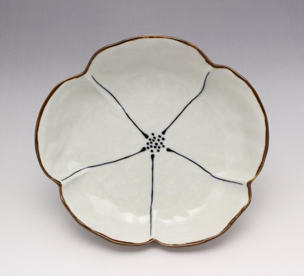Kyoritsu Pottery White Plate, 22.3cm, Hasami-yaki Yukigama Flower Lovely Design, Multi-Purpose Deep Plate, Kure, 19996