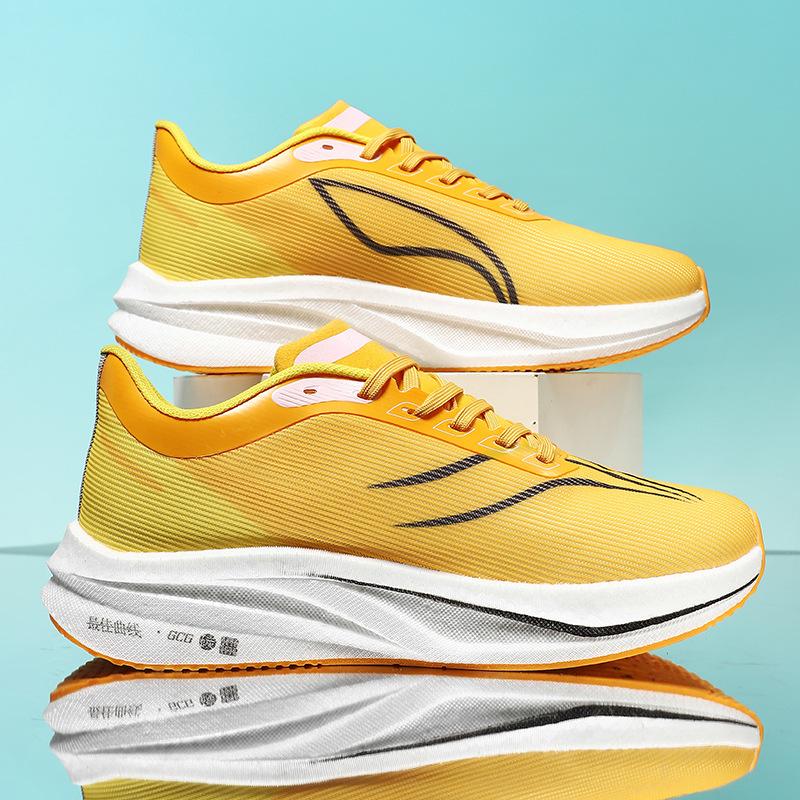 

Молодежные дышащие кроссовки для бега с карбоновой пластиной в стиле Гочао, мужские и женские, с мягкой подошвой из попкорна, амортизирующие и нескользящие спортивные кроссовки 44