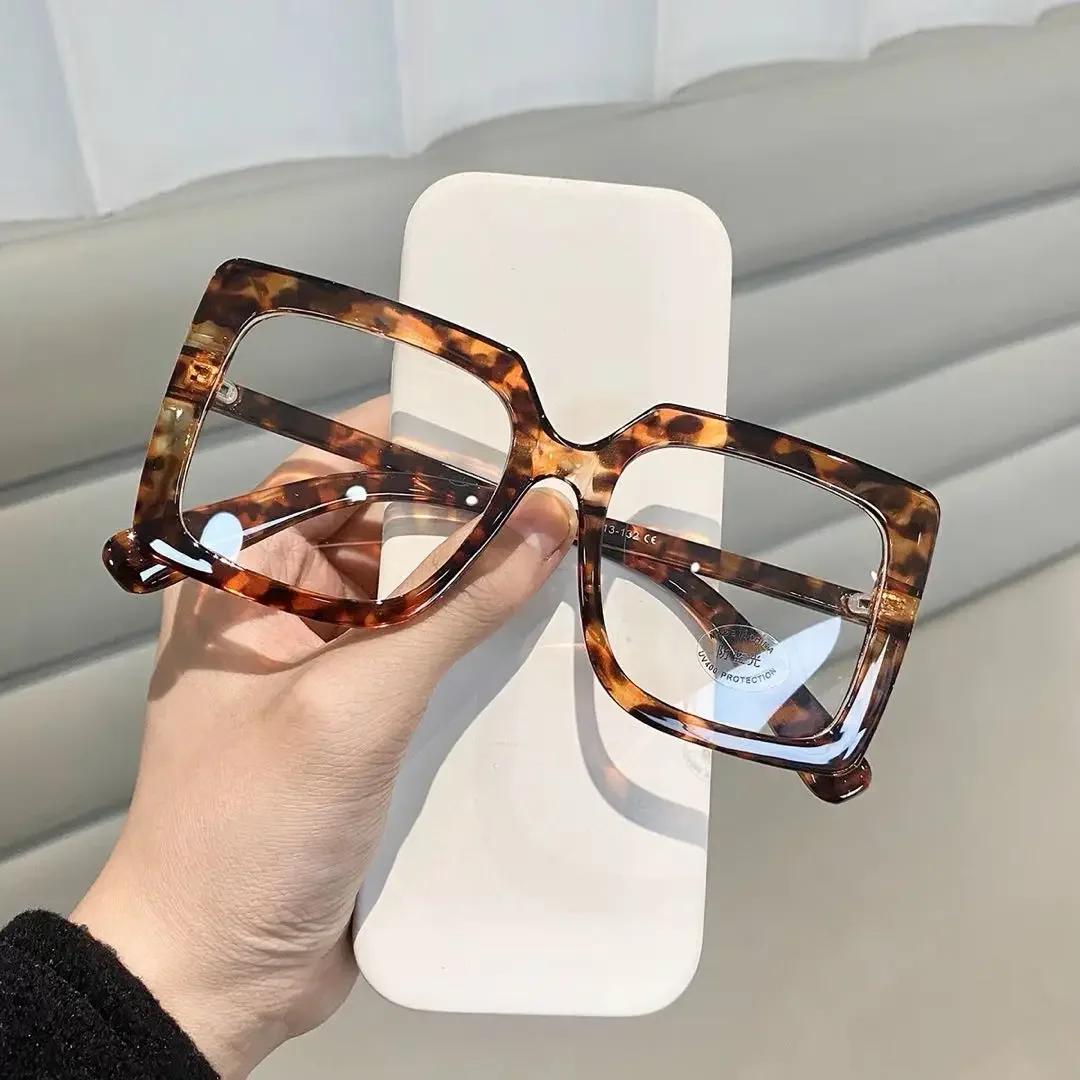 

Vintage Square Frame Clear Lens Eyeglasses Fashion Women S Luxury Plain Eyewear Ultra Light Anti-Blue Light Optical Eyeglasses As picture shown