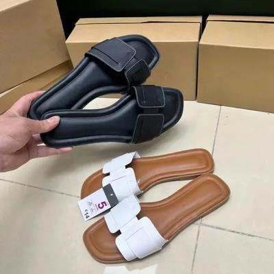 Chinelo Feminino Casual de Moda Rasteirinha Peep Toe Exterior Rua Feminino Sapatos de Praia Verão 2025 Couro Macio Design de Marca Slides Femininos