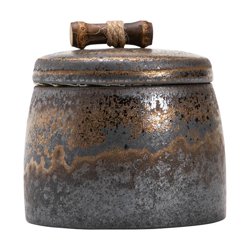 Gilded Ceramic Tea Storage Jar for Pu'er and White Tea - Small Retro Chinese Design