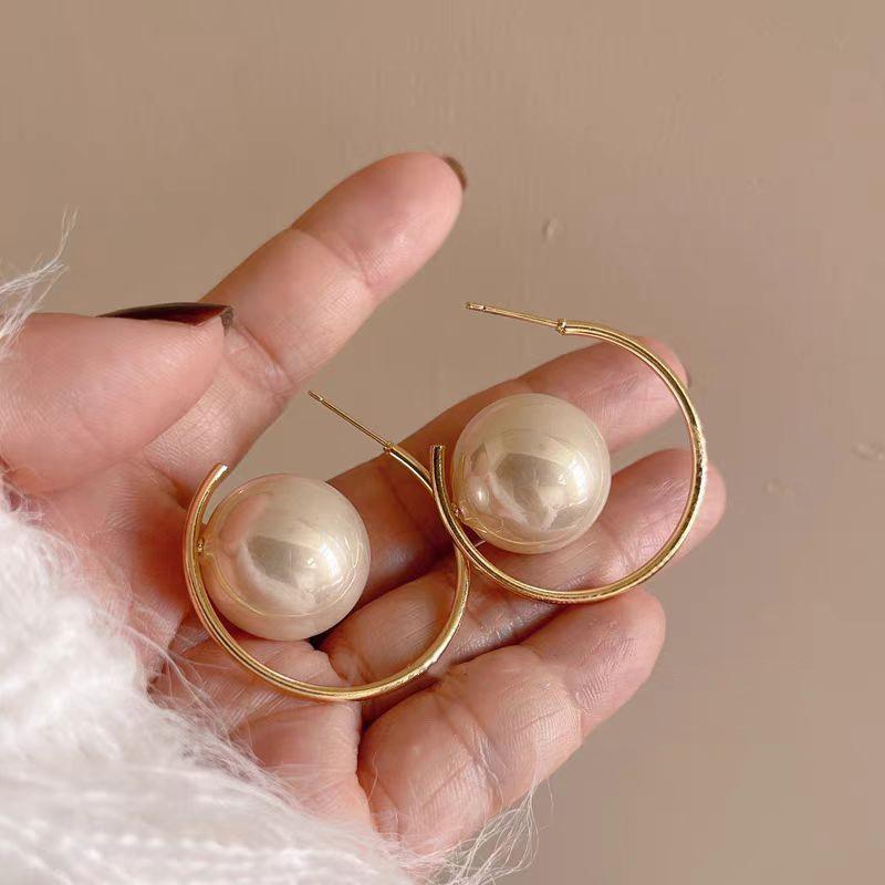 

Элегантные французские ретро серьги-пусеты с крупным жемчугом для женщин - серебряная игла, высокое качество, смелый стиль шампанского/жемчужный