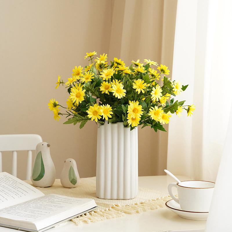 9 Head Korean Style Artificial Small Daisy Rural Home Decoration Outdoor Decoration Small Handle Bouquet Chrysanthemum