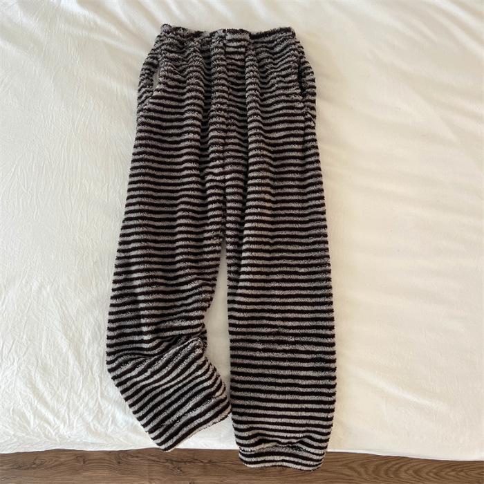 Women's Double-Pocket Coral Fleece Flannel Pajama Pants - Thick, Warm, and Perfect for Autumn/Winter