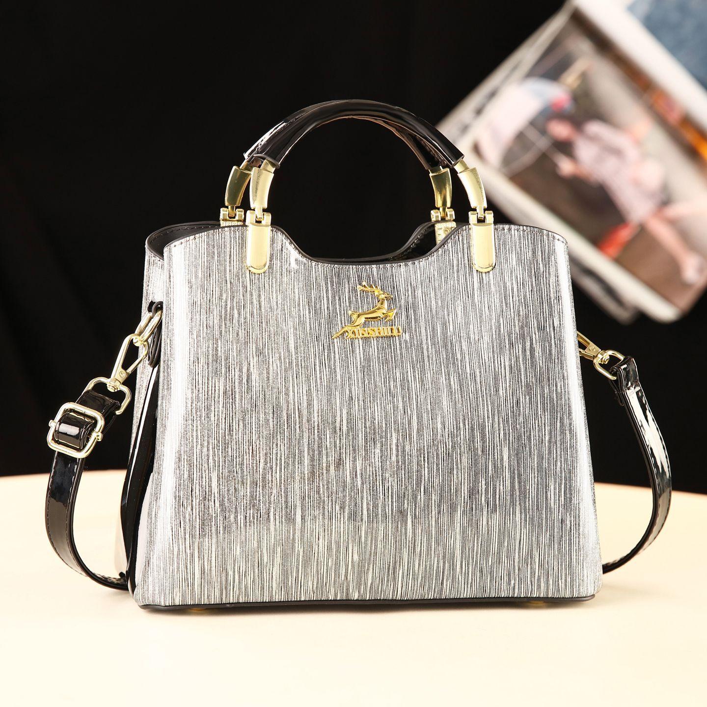 

2025 Новая Модная Легкая Роскошная Женская Многослойная Сумка через Плечо Кросс-боди серебряный серый