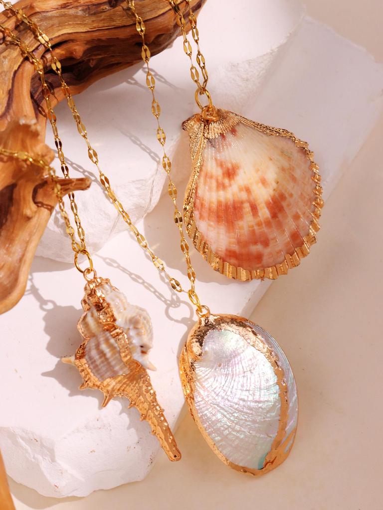 Retro Gold-Tone Shell Pendant Necklace Unique Layered DIY Fashion Jewelry for Women Perfect for Beach Vacations Gift Idea